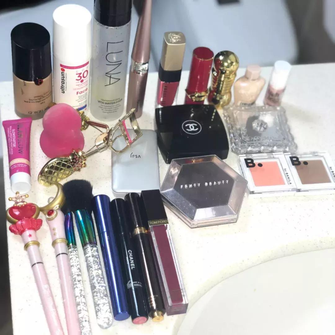 突击检查包里都装什么,突击检查化妆品包包