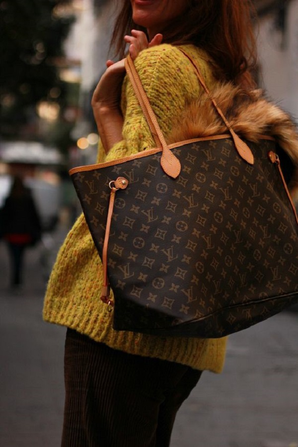 lv老款牛角包价格,lv老款牛角包是哪年停产的