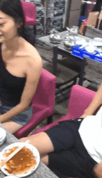 搞笑gif这才是真正的口若悬河,搞笑gif趣图这大概就是爱情吧