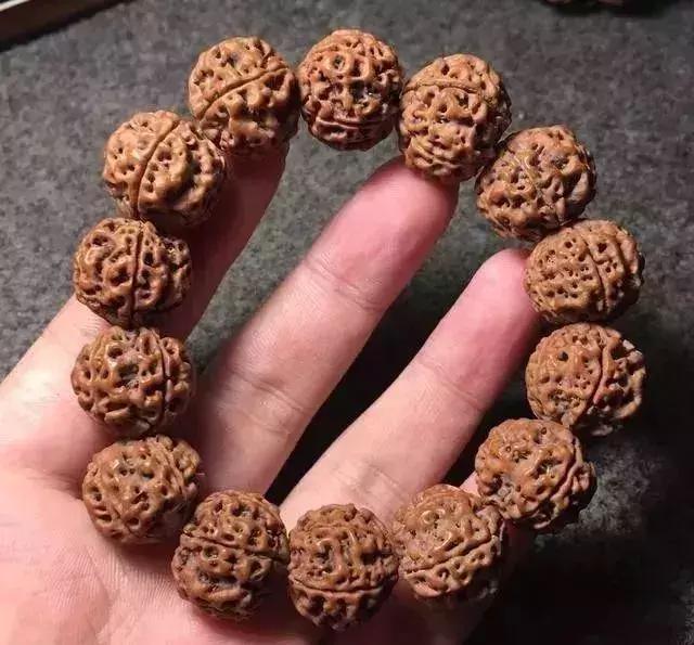 盘金刚菩提用什么油越盘越红,青皮金刚菩提子盘红步骤