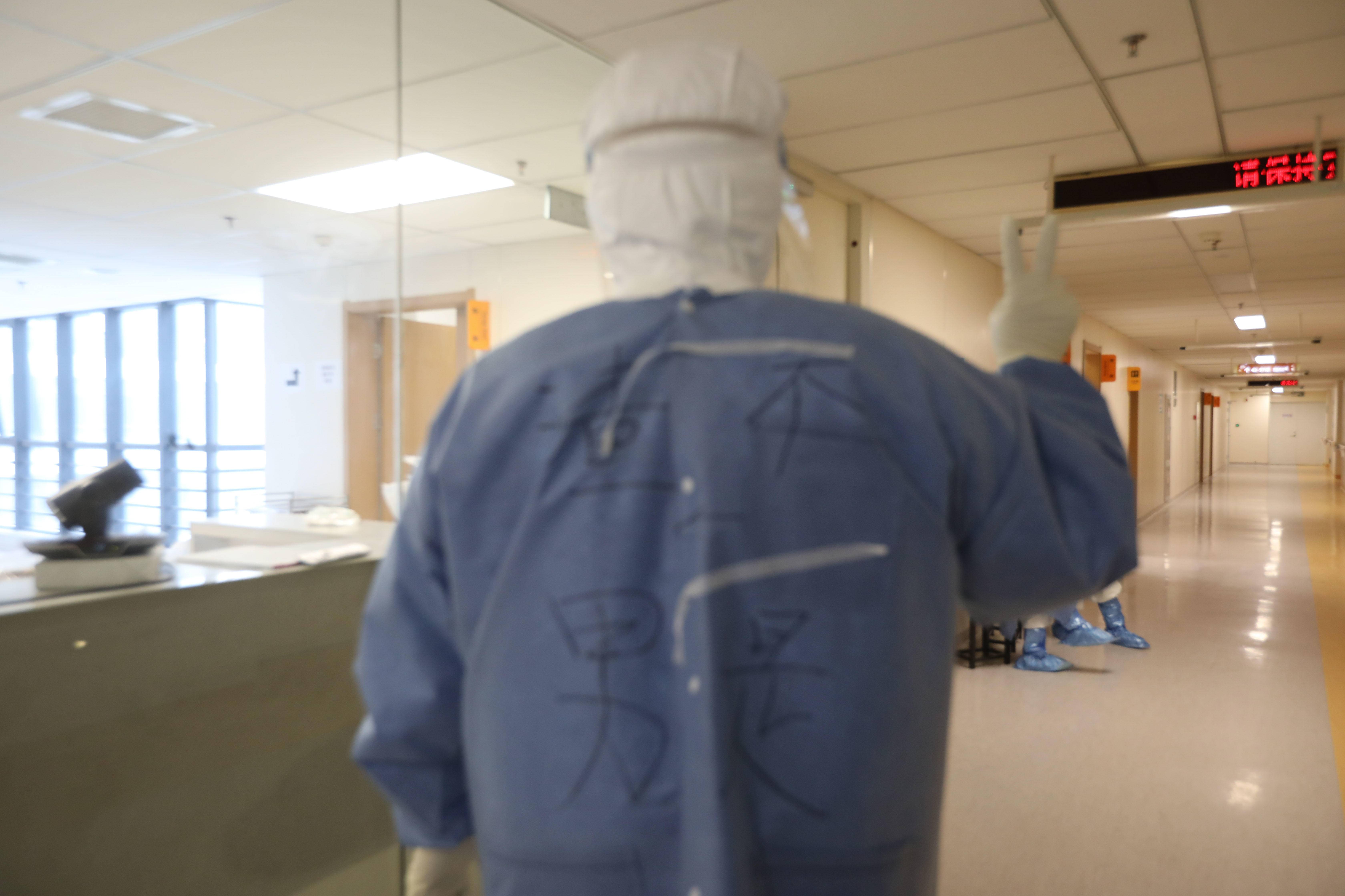 这就是南京力量②|白衣作战袍，用爱守护“宁”