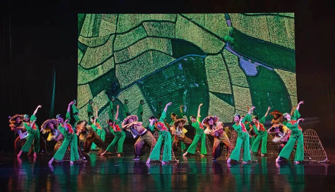 星光不负赶路人越努力越幸运,披星戴月星光不负赶路人文案