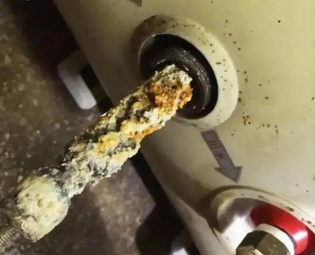 热水器的镁棒有没有防漏电的功能,热水器加热镁棒时间长了会漏电吗