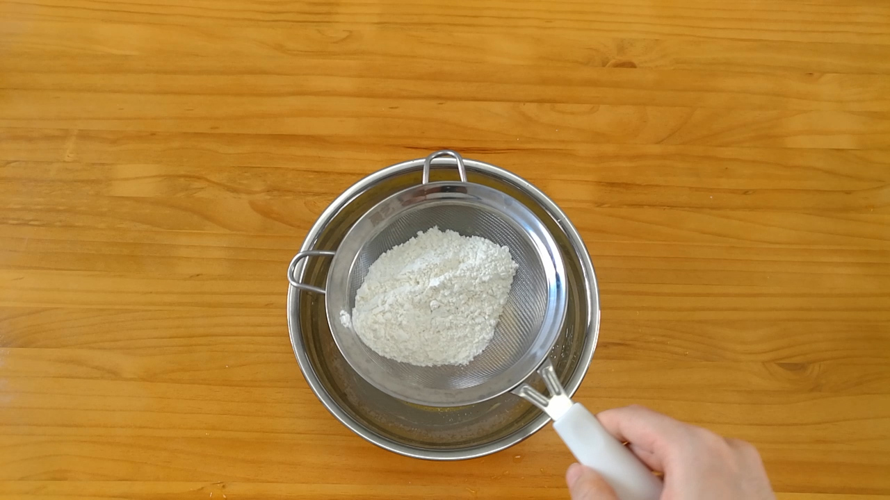 蛋糕卷不回缩的方法,原味蛋糕卷如何不开裂