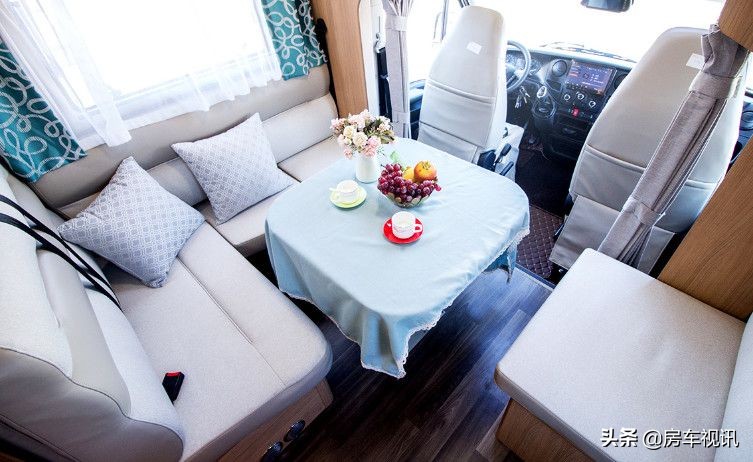 没有额头的皮卡房车,没有额头的背驮房车