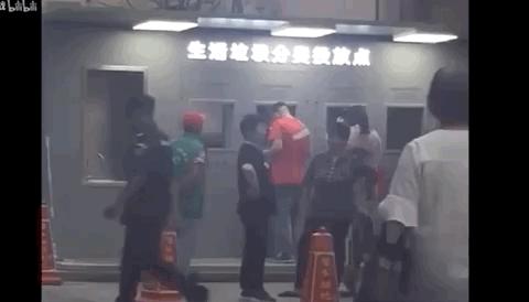 猫砂丢干垃圾还是湿垃圾,猫砂和猫屎可以扔垃圾桶吗