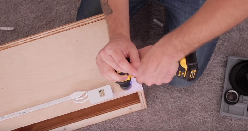 电视柜加隐形柜门一体效果图,悬空电视柜中间不做柜门好看吗