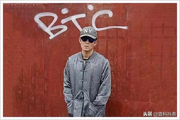 大家好我是老板全部视频,报告老板陈冠希