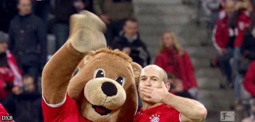 十年仁生铸传奇，小飞侠终老拜仁