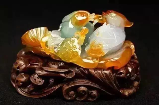 6类人群、30种翡翠。翡翠可不能随便送人，现在看还不晚！