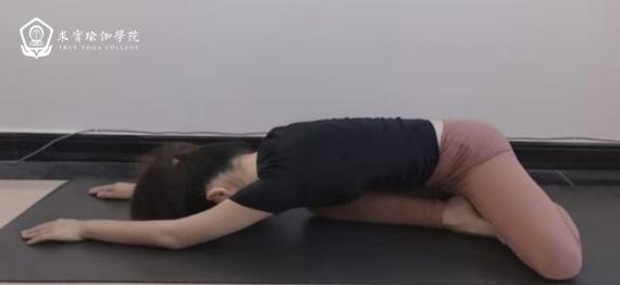 可以自己调理身体的瑜伽体式,内分泌失调瑜伽简单动作