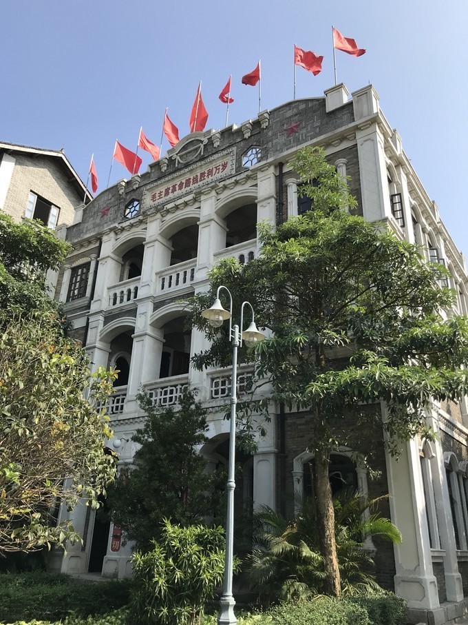 抛开所有的烦恼，奔向快乐无限的海口