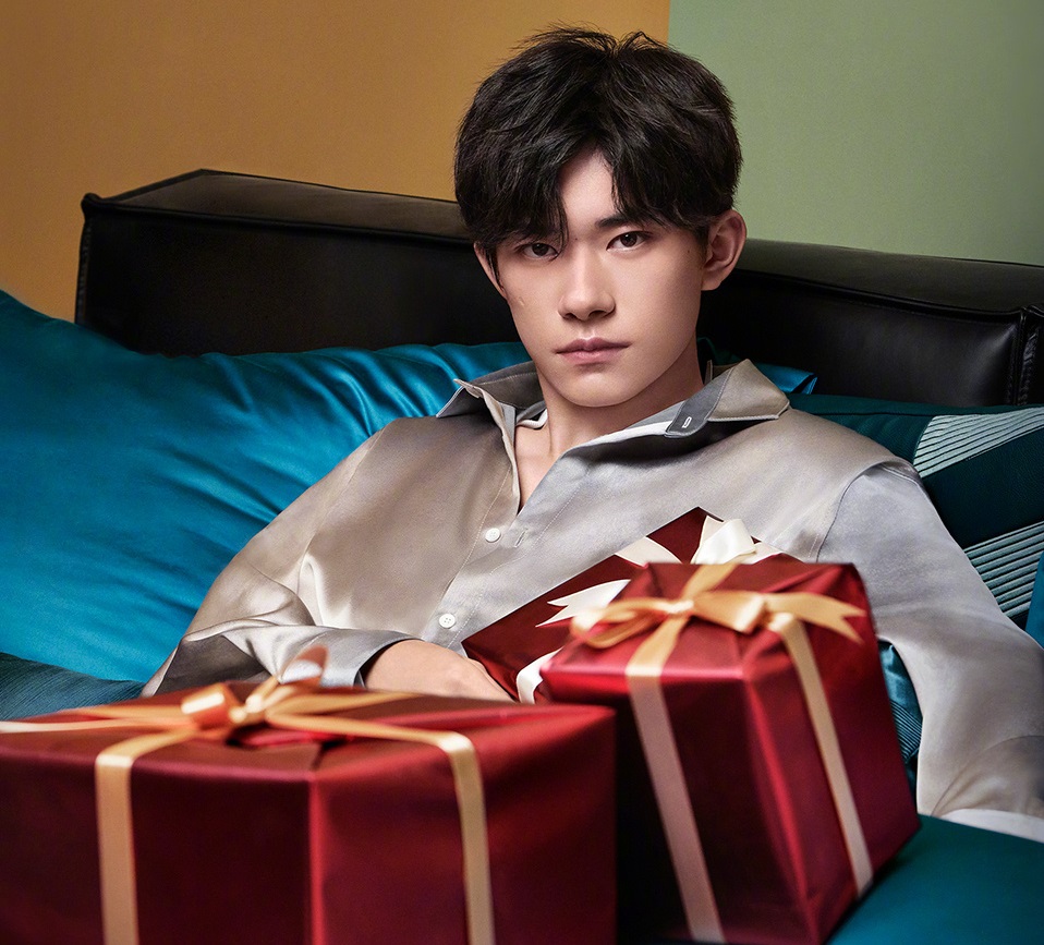 易烊千玺刘亦菲陈奕迅,陈奕迅刘亦菲易烊千玺阿迪达斯