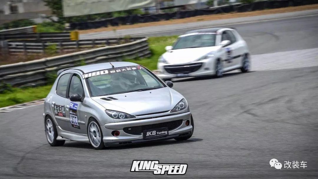 改装也疯狂黑武士标致207的蜕变,08年标致207还能值多少钱