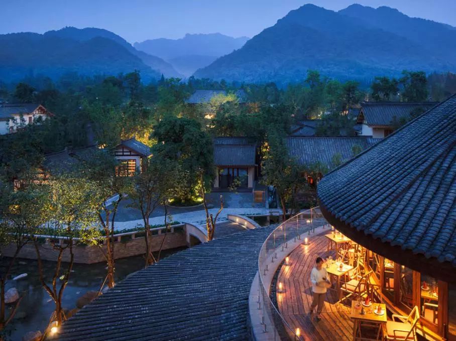 升维·蓄势·行大道丨500余位行业大咖青城山论道!第三届中国旅游上市公司峰会在都江堰市举行!