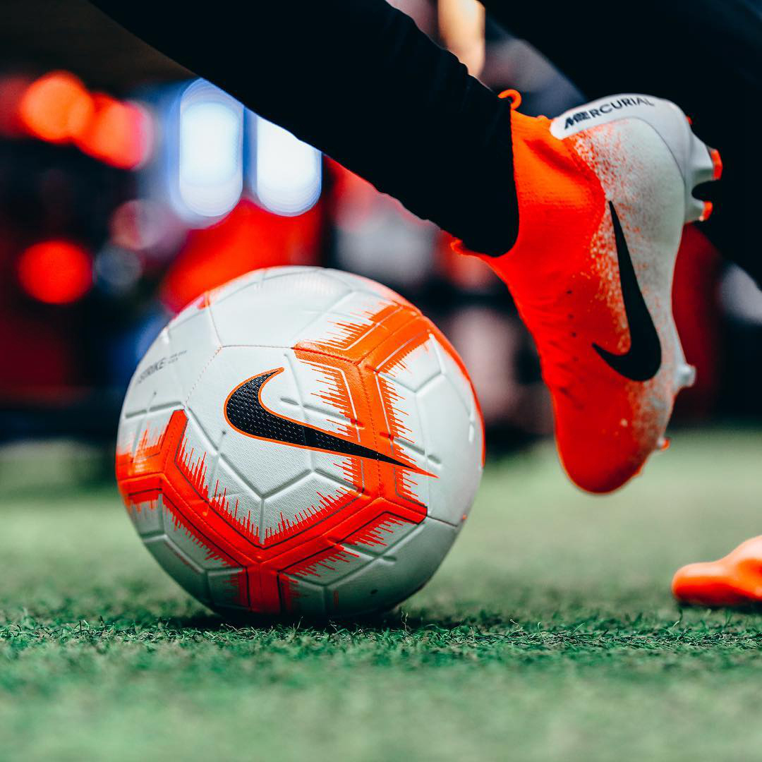 安踏足球鞋enjoyz,看足球鞋就怦然心动