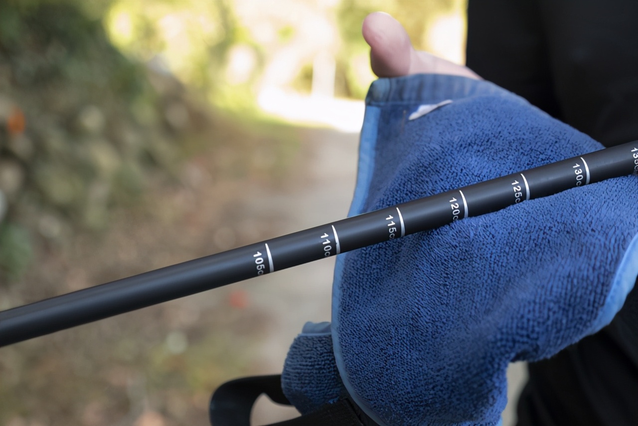 单支登山杖使用方法徒步技巧,户外登山初学者登山杖怎样选