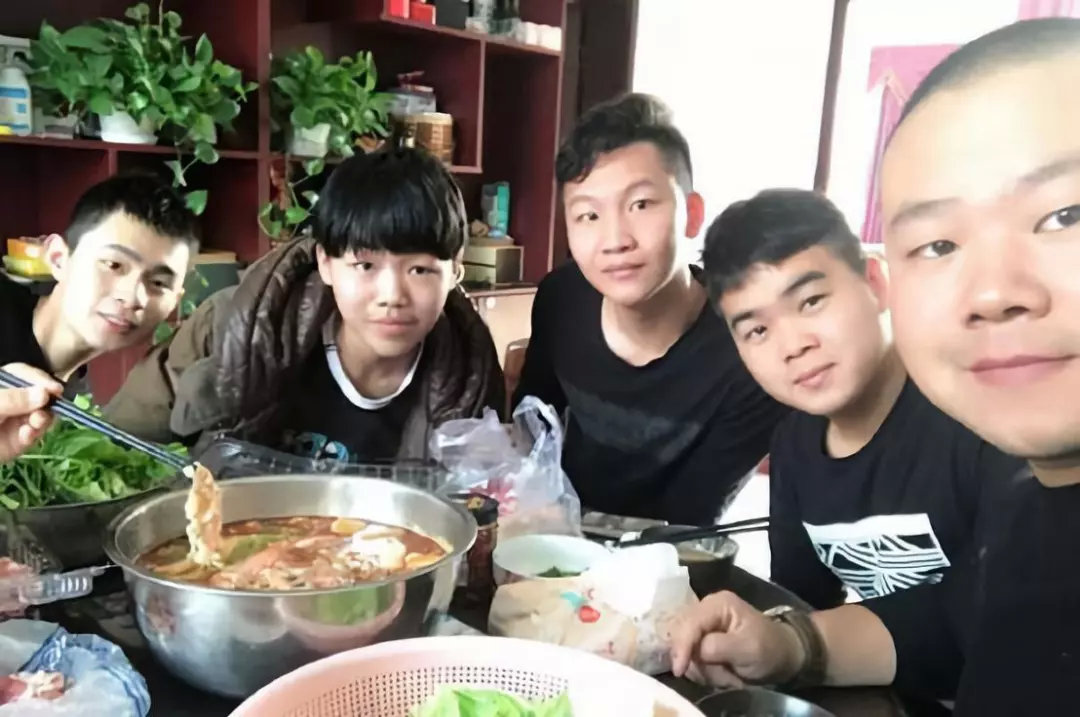 岳云鹏和郭德纲岁数差不多,哪一年岳云鹏14岁郭德纲26岁