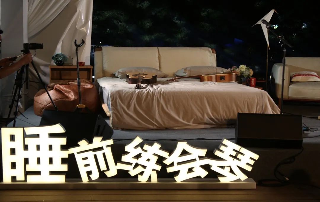 真正的会弹吉他的人,会弹吉他的人给人的感觉