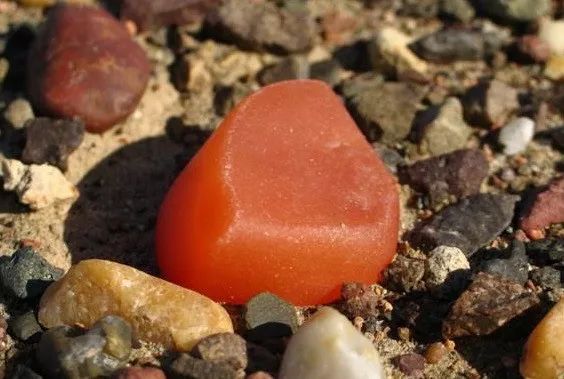 新疆自捡戈壁奇石,新疆戈壁滩有哪些奇石