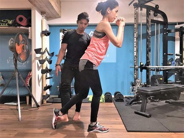 时尚女生追求的美臀操，在家就可以做，简单有效学起来吧！