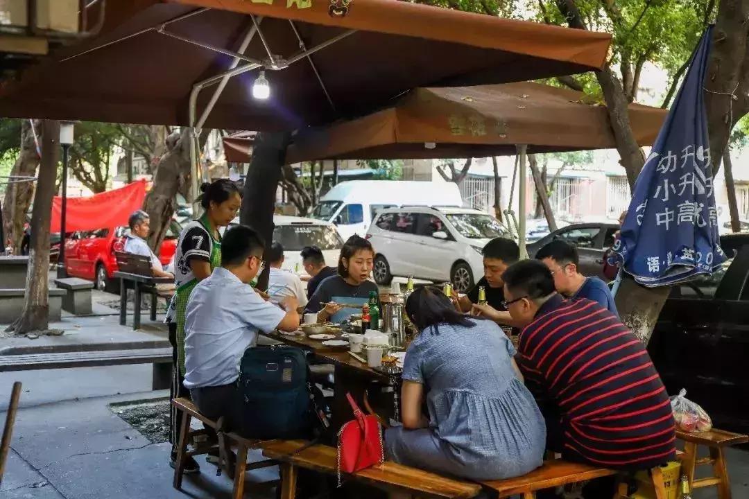 成都人小心！到这三个小区里吃“鬼饮食”？进去了就别想出来