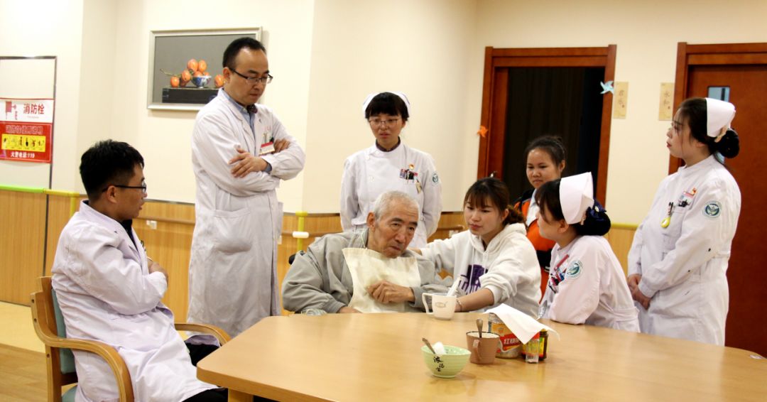 乐居长者屋,长者尽享三甲医院多科专家联合会诊的便利