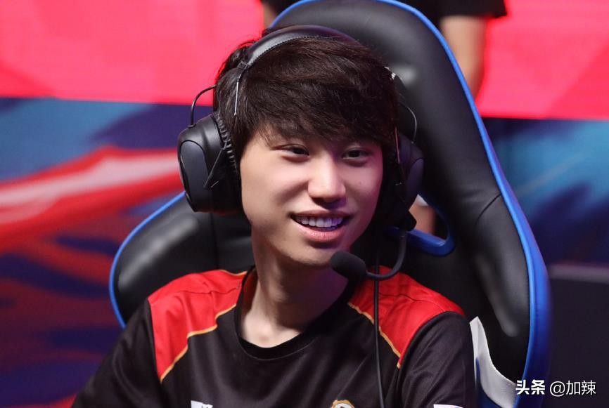 Doinb排位被小乐言挂机,小乐言称是电脑蓝屏,却被扒出是偷的图