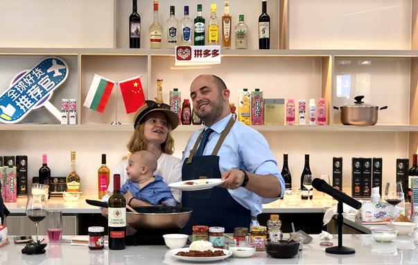 10国外交官组欧洲直播天团“中东欧优品云上展”拼多多开幕