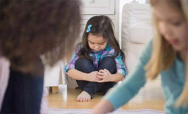 在学校被同学孤立怎么办,在学校被别人孤立了怎么办