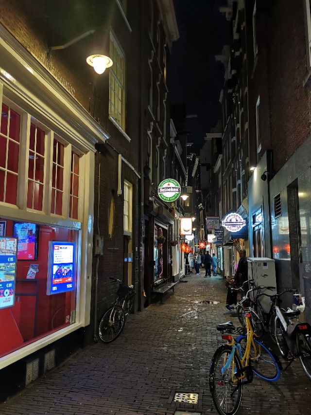 *麻大**味浓的街道，蜂拥的游客—欧洲之旅（五）