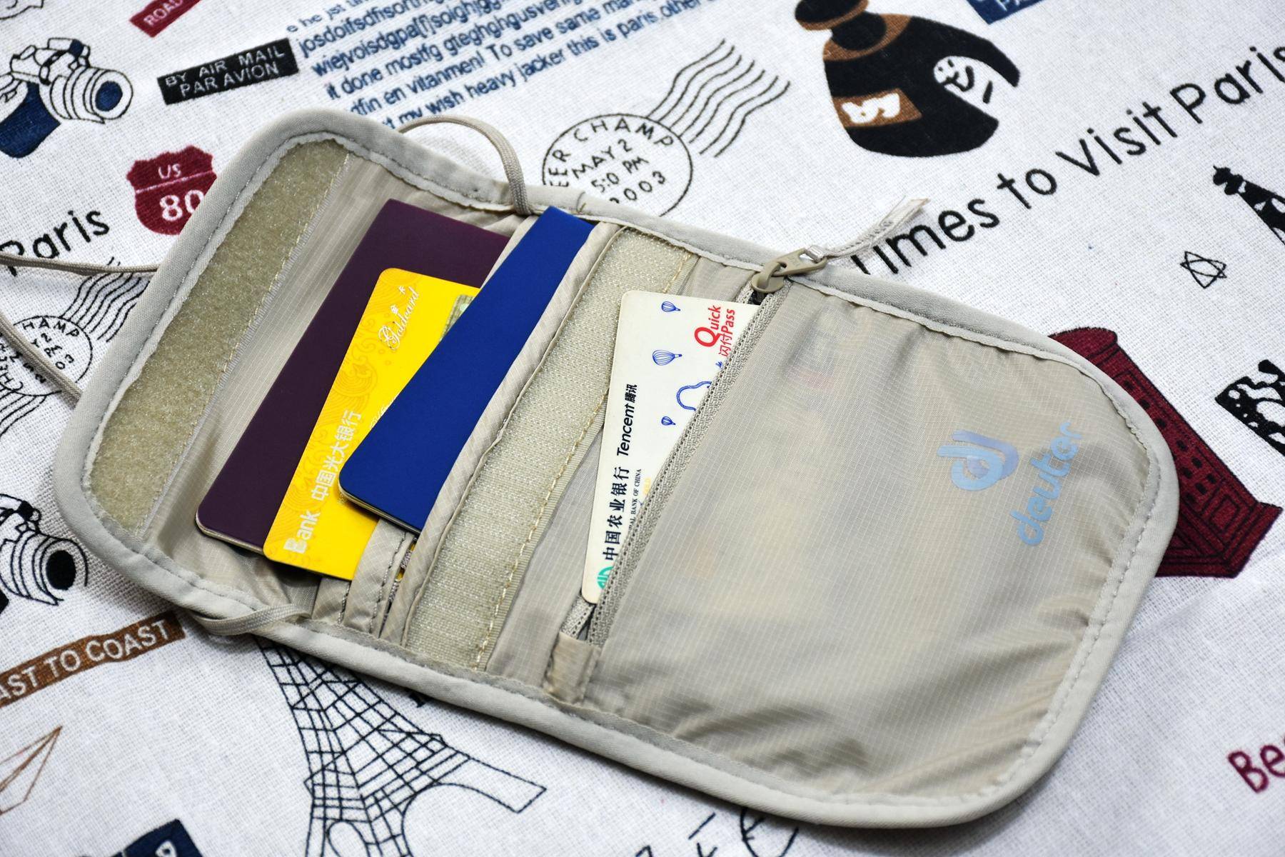 迪卡侬登山背包和多特,多特的背包和迪卡侬