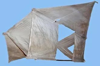 隐藏在海上船只不起眼角落的小黄盒，细数能救命的长波和短波电台