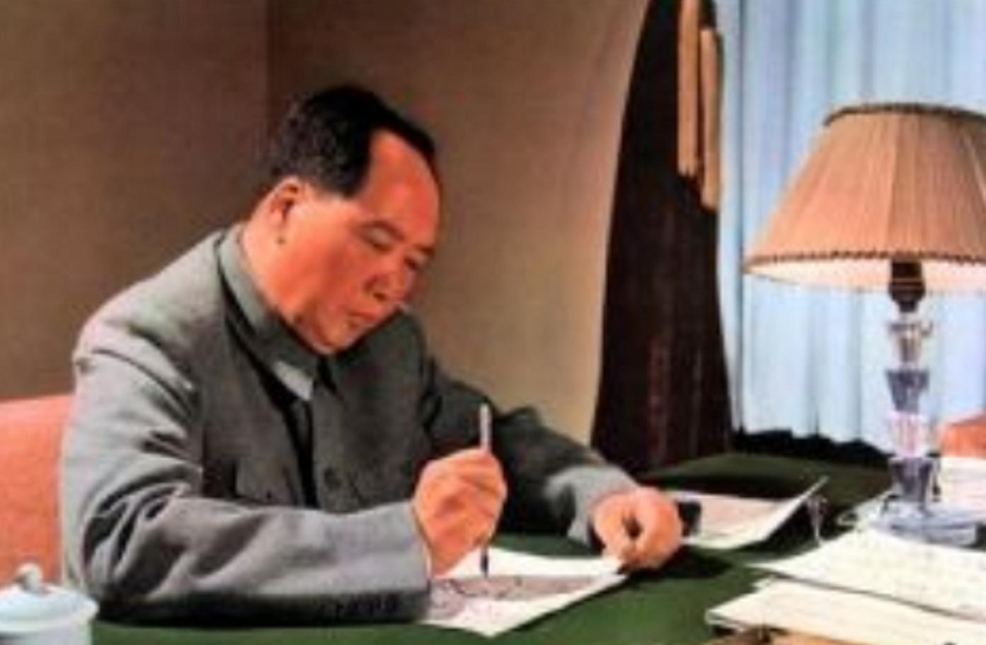 毛主席月薪多少？多次带头降低工资，还提议自己工资降为300元