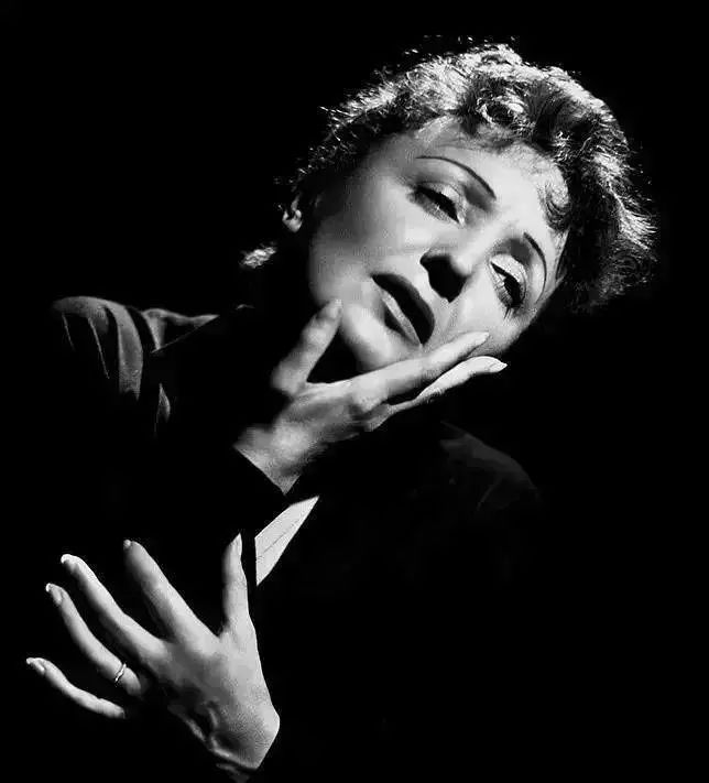 她在*灯区红**长大，爱已婚男，嫁小20岁鲜肉，却成了惊艳世界的歌手