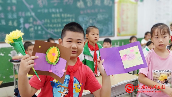 小学教师节爱心传递活动,小学生教师节感恩教师活动简报