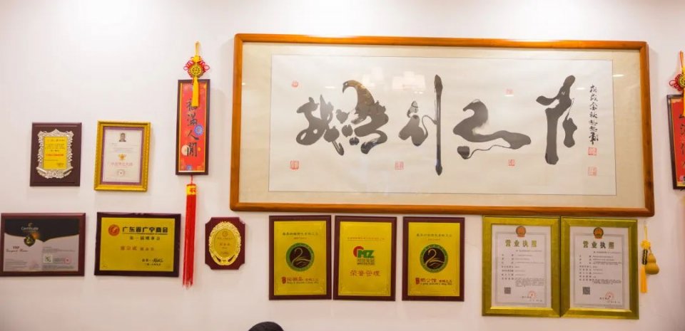 红足15年的食鹅名店，仅凭一只鹅，获奖无数