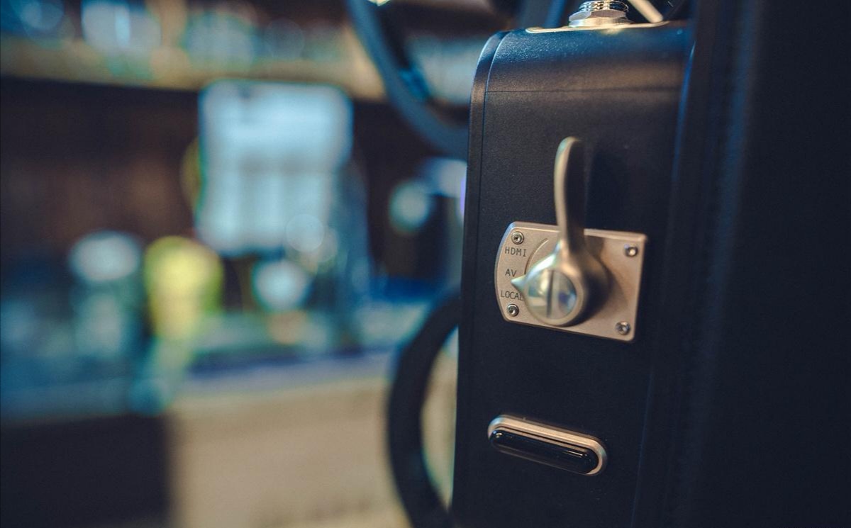 瞬间提升客厅格调，电影1895电影机体验