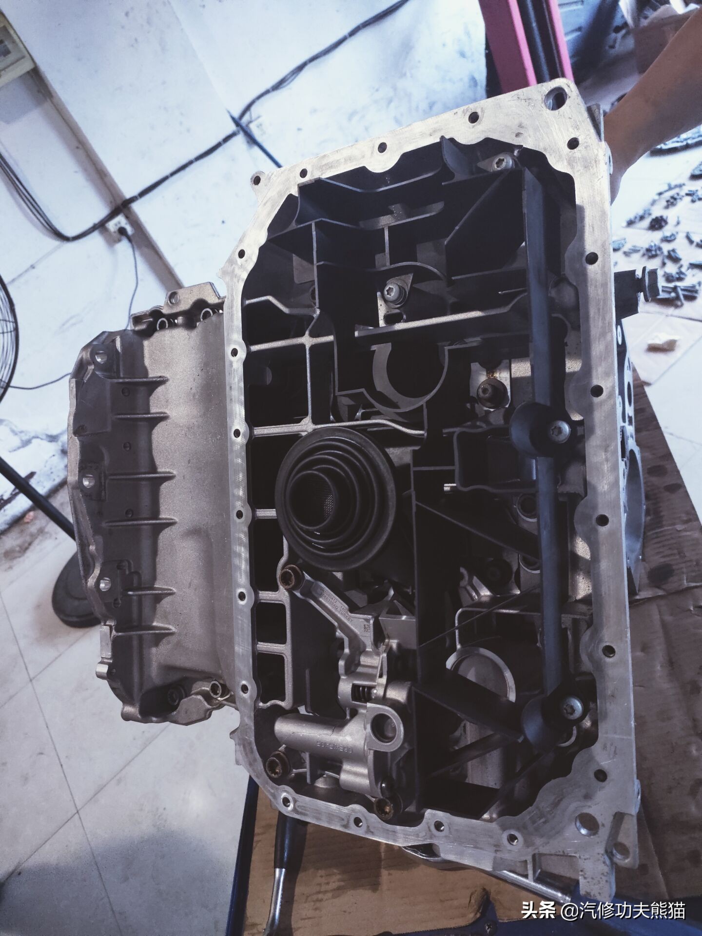 新款大众途锐烧机油吗,百万豪车为什么还烧机油