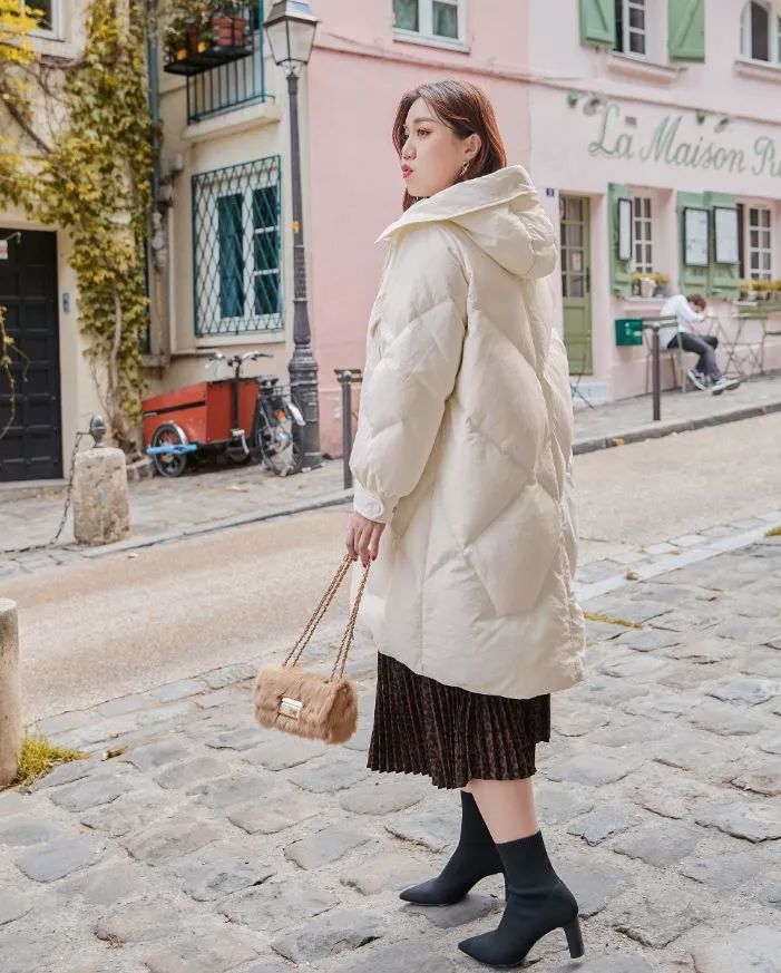 身材胖怎么穿？微胖女孩的时尚穿搭指南