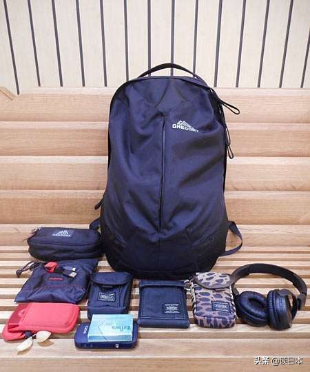 精致日本男孩的包包里都装了些啥？唇膏、防晒......比我还全！