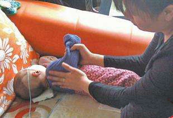 宝宝掉床怎么办,宝宝掉床解决办法