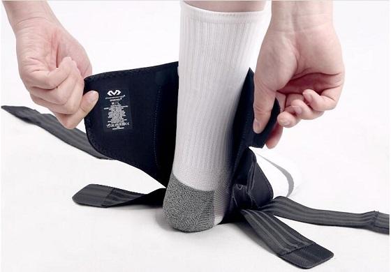 迈克达威护踝可以打球吗,打篮球崴脚后容易崴脚