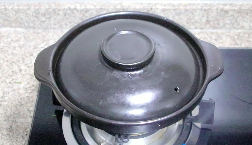 花甲粉丝家常做法可以放烤箱里面,想吃花甲粉丝自己在家也可以做