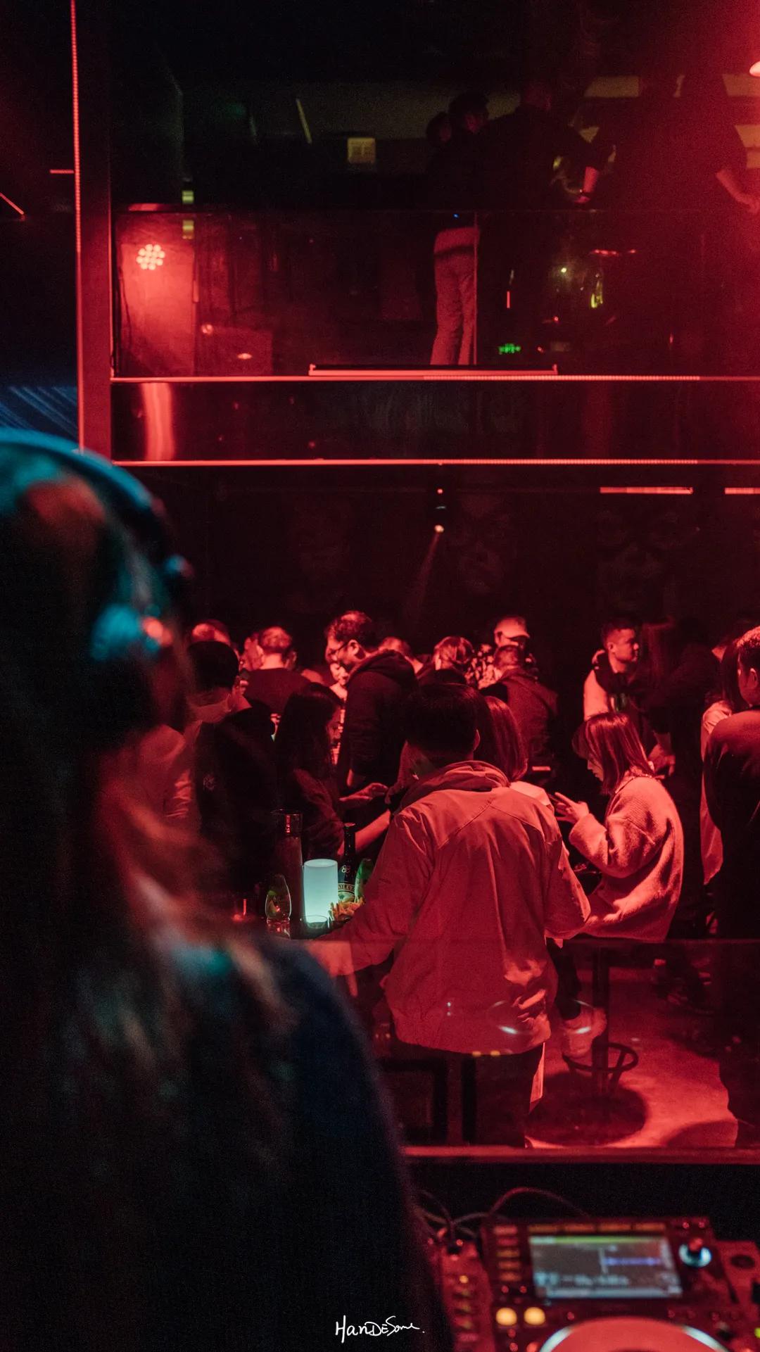 武汉嫂子和男将的秘密狂欢派对，在沿江大道153号