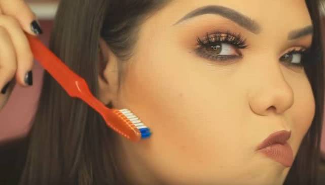 这些奇葩的美妆手法，都是怎么被想出来的？你又用过几个？