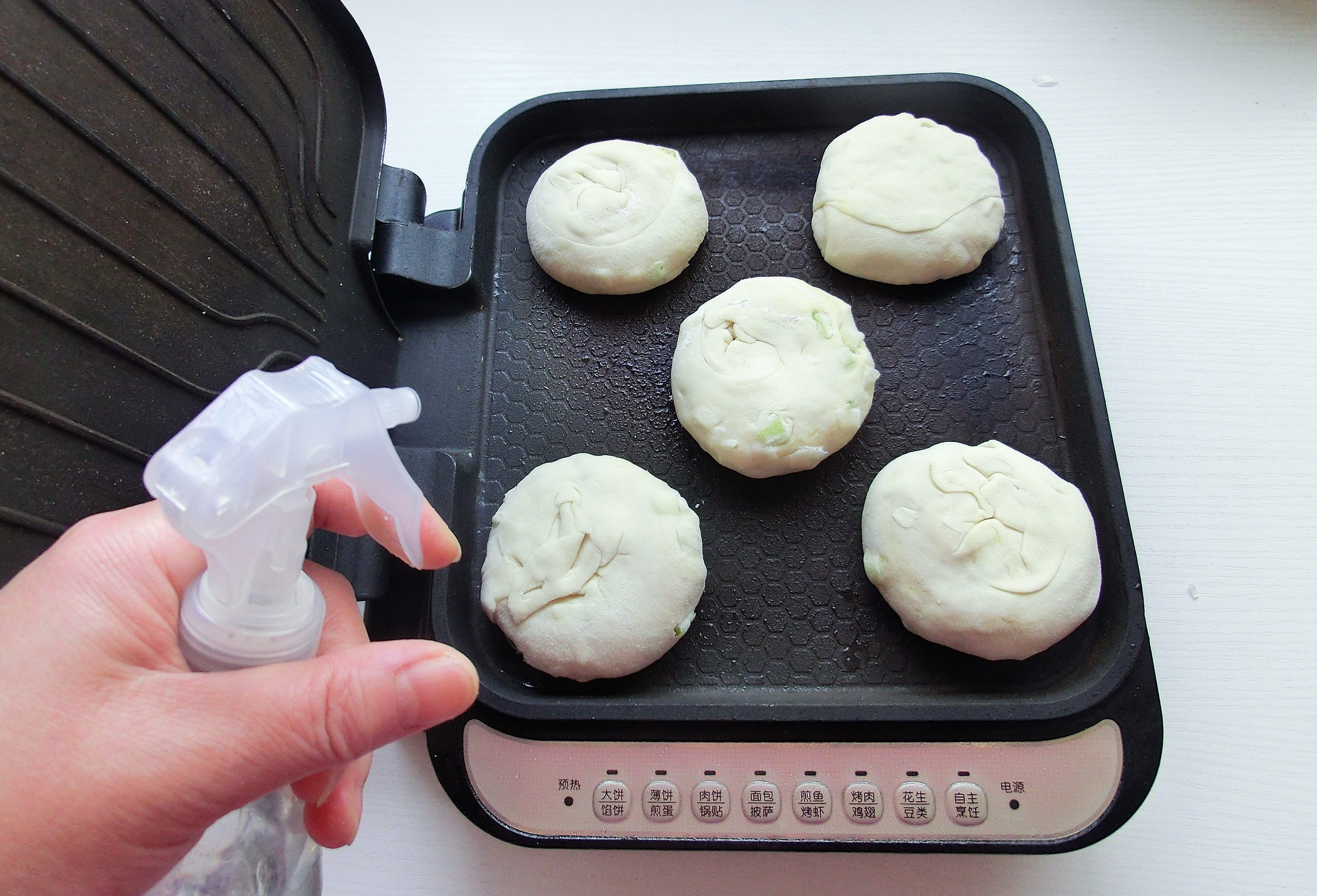 电饼铛做什么食物好吃方便又快捷,家中的电饼铛如何制作出来美食呢