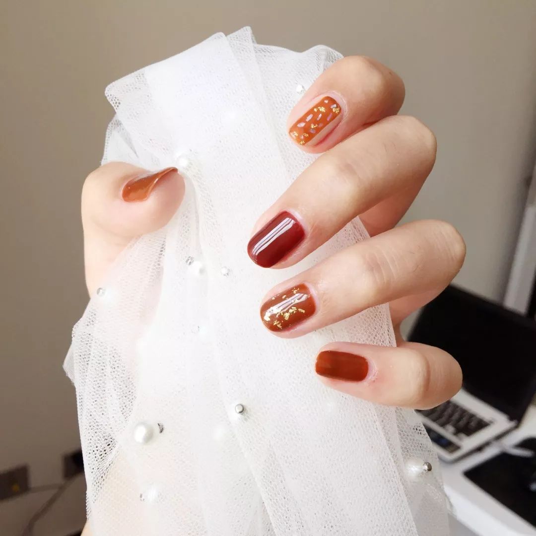 美甲什么颜色显得花哨好看,儿童美甲推荐不花哨