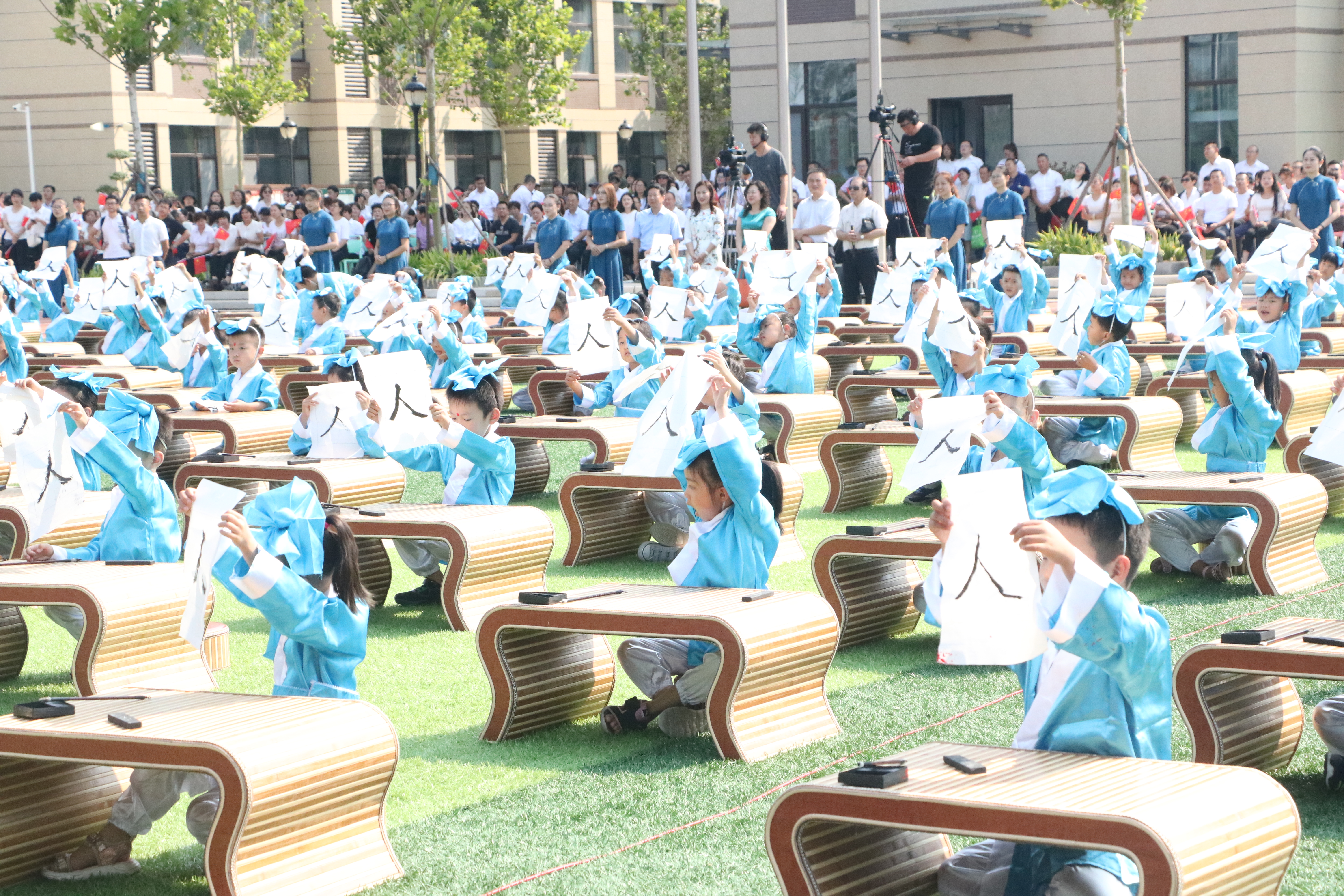家国情、文明行、根脉传!潍坊高新金马公学举办不一样的开学典礼