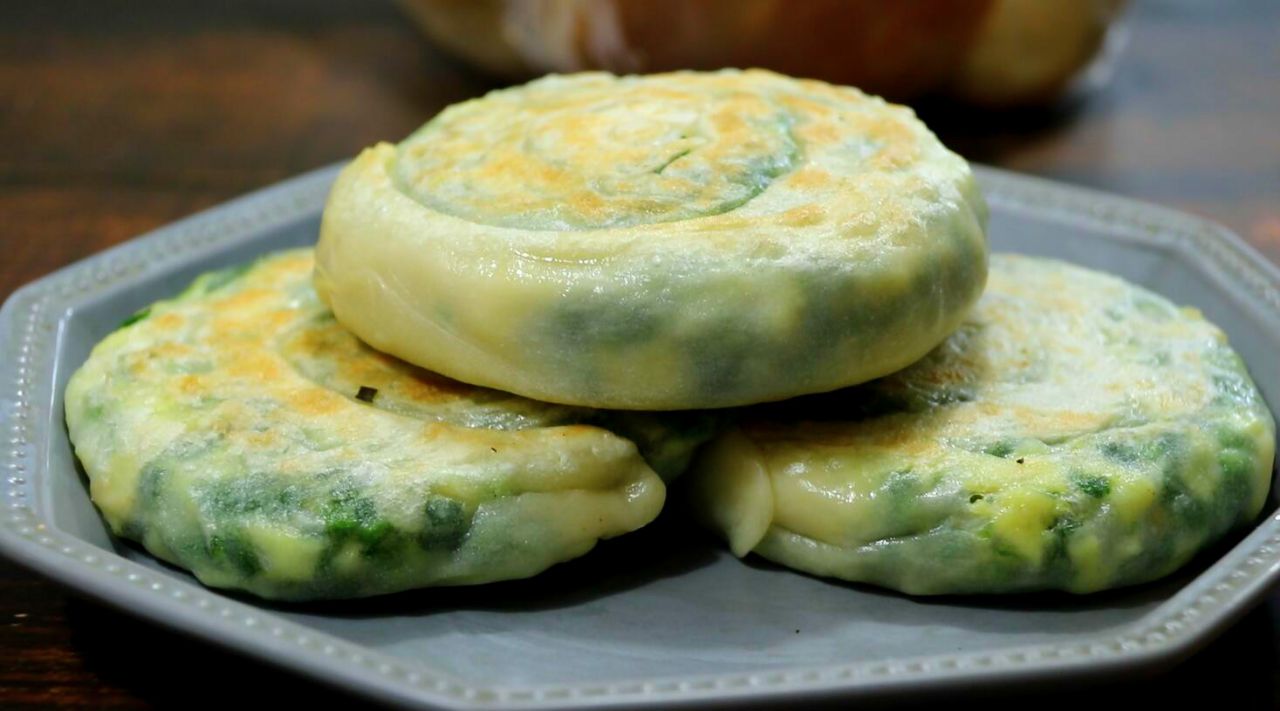 松软韭菜鸡蛋饼的做法,特色韭菜鸡蛋饼的做法